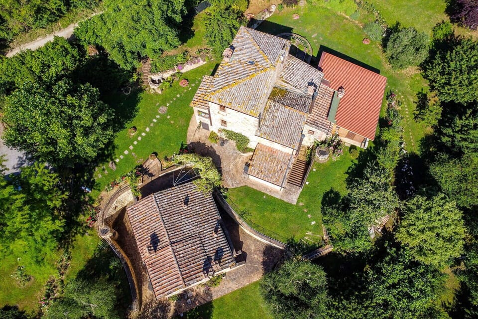 Property, Building, Plant, Green, Land Lot, Natural Landscape, Architecture, Urban Design, Tree, Grass