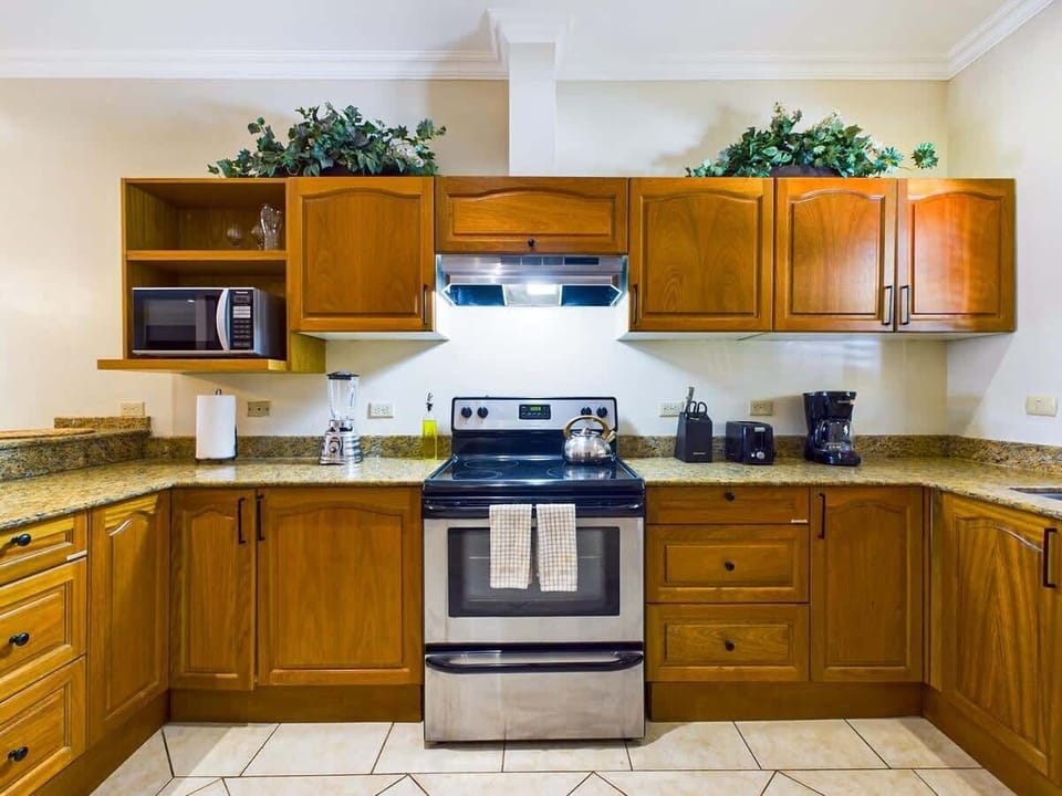 Gourmet kitchen, full equipped