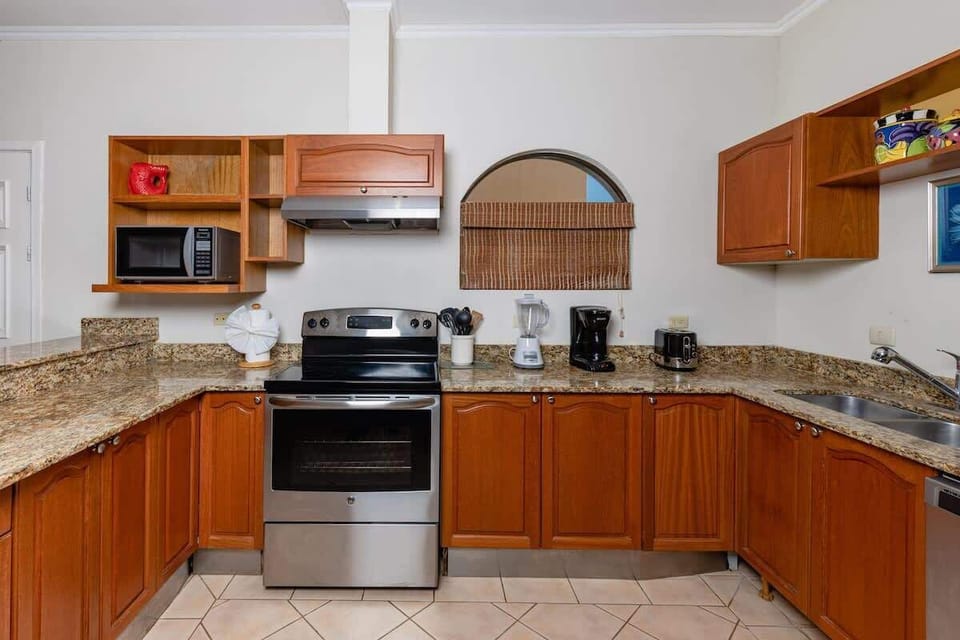 Gourmet kitchen, fully stocked, stainless steel appliances