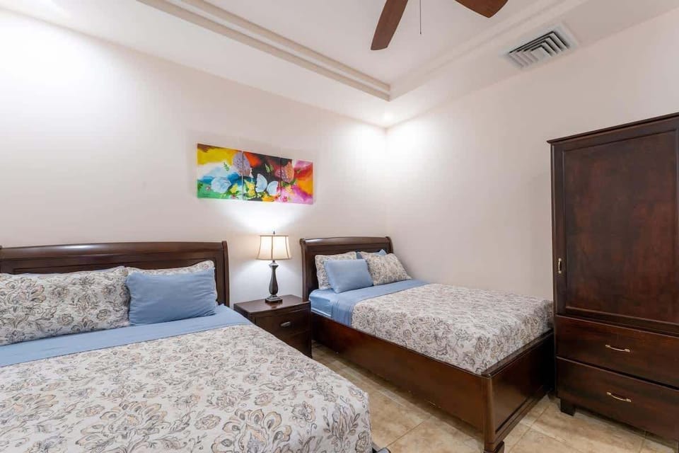 Guest bedroom, 2 double  beds, private bathroom