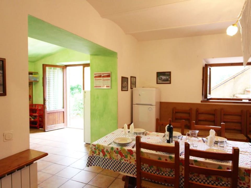 Room, Property, Building, Interior Design, Furniture, House, Floor, Ceiling, Real Estate, Table