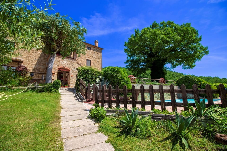 Rural Area, Garden, Estate, Landscaping, Farmhouse, Brick, Yard, Fence, Hacienda, Backyard