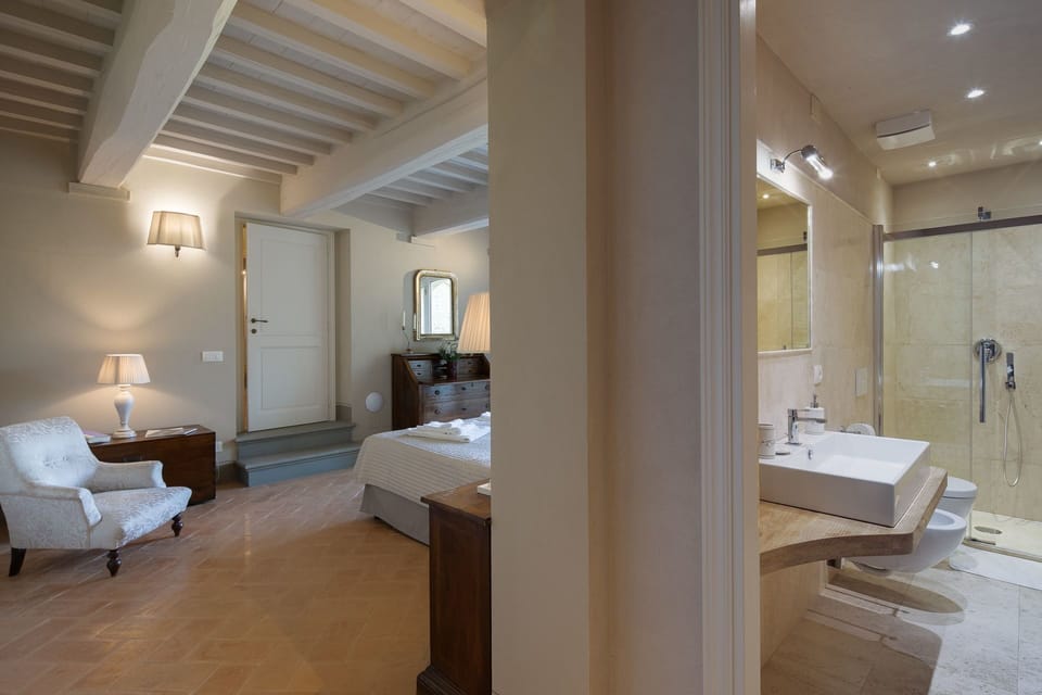 Double bedroom and bathroom
