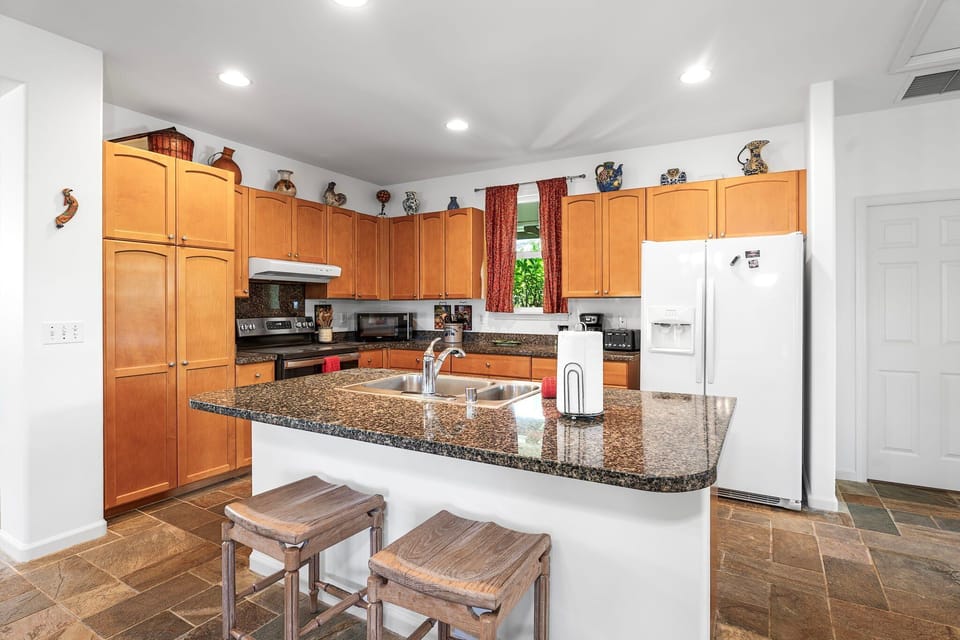 Fully Equipped Kitchen with Bear Seating