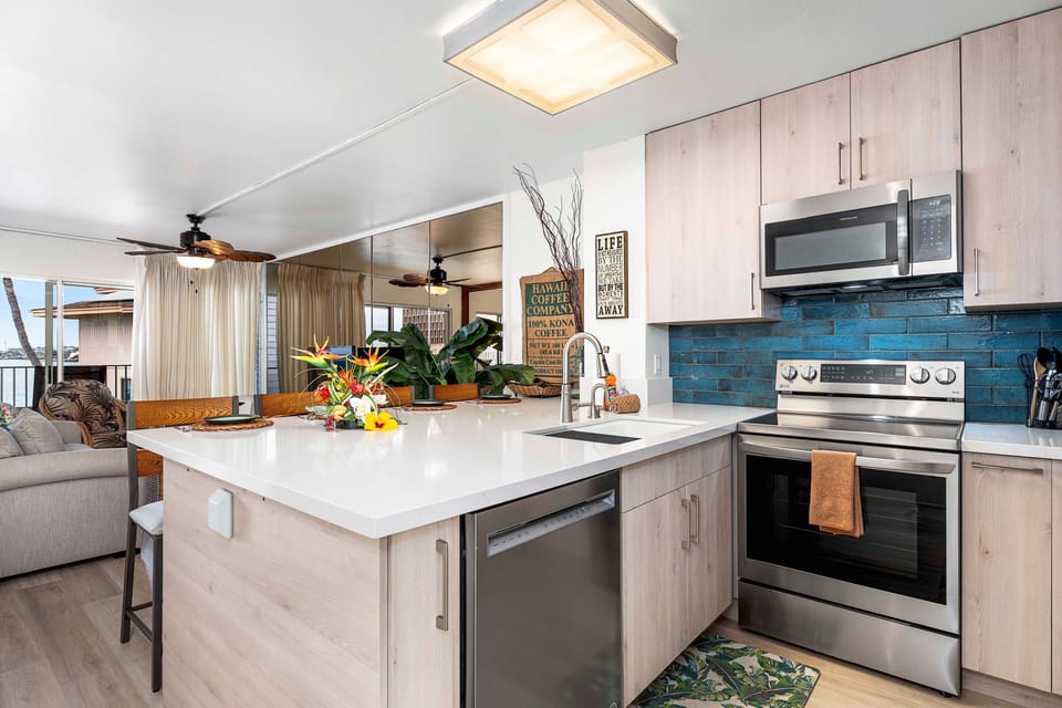 This Kona Hawaii condo rental features a well-equipped kitchen