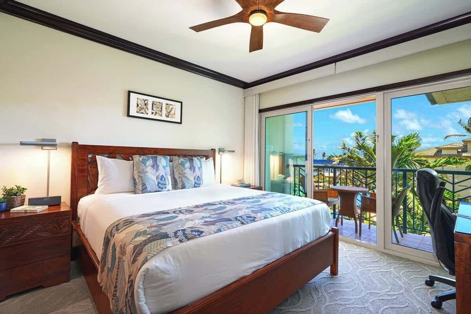 waipouli_beach_resort_D402_bdrm1