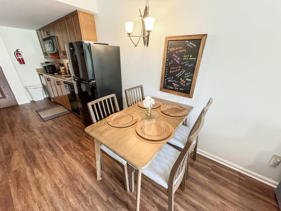 Dining area with seating for up to 4 guests