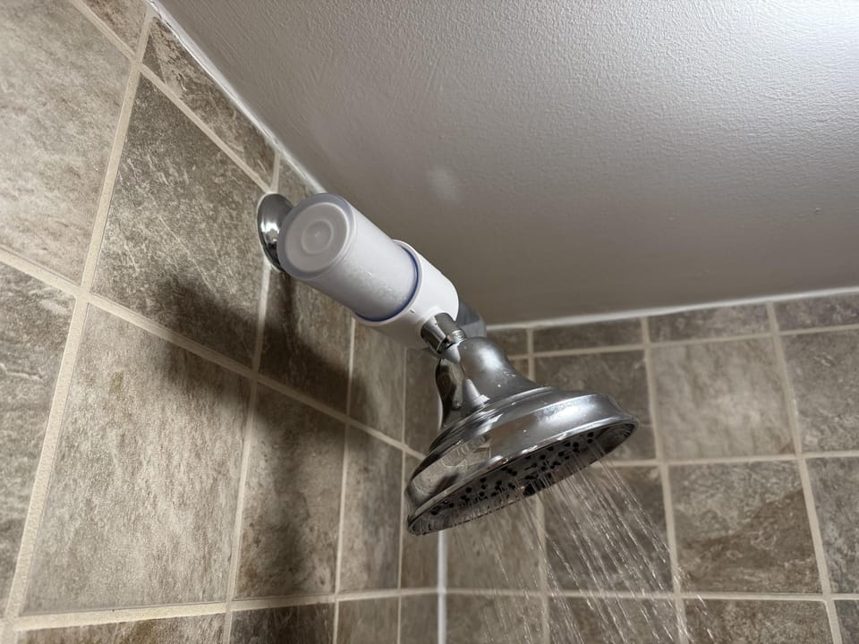 Welcome to step zero of your self-care routine! Weddell Duo combines proprietary activated carbon and multi-stage condensed layers to effectively remove chlorine, PFAS, particulates, and unpleasant odors from your water. The result? Water that feels and s