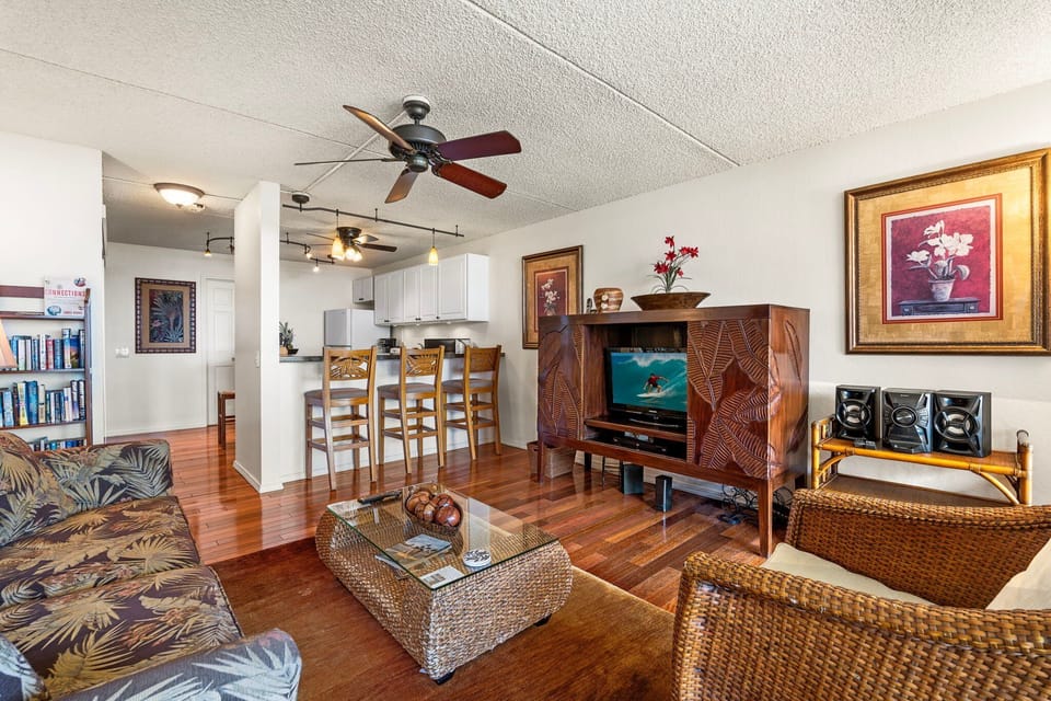 Living Area: Air-conditioned and furnished with comfortable seating