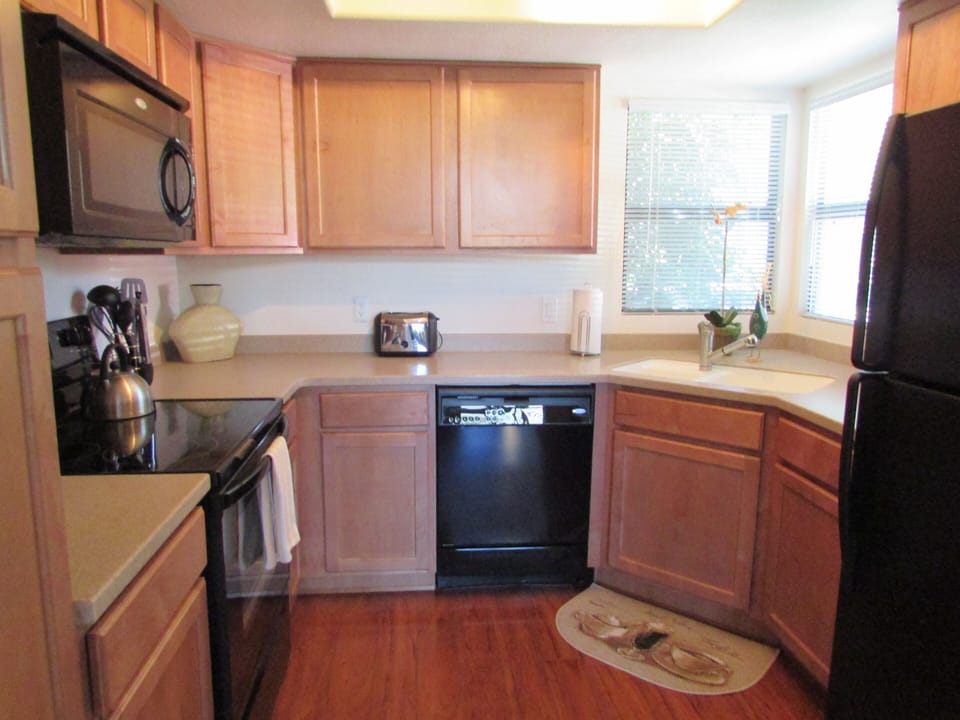 Fully equipped kitchen - Picture Description