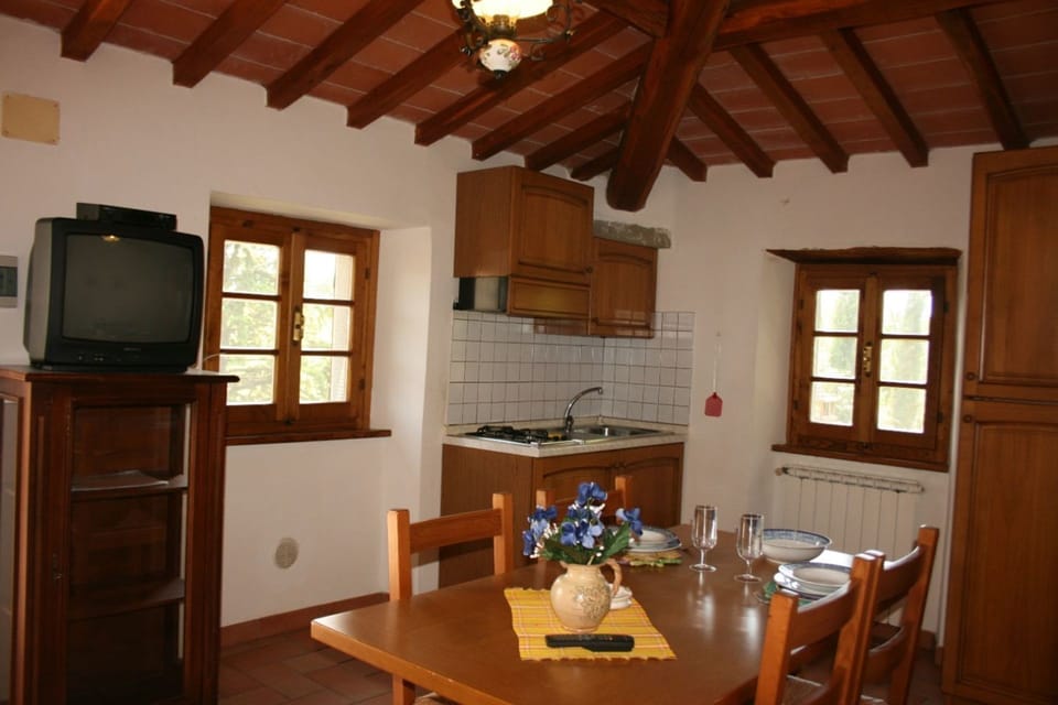 Room, Property, Building, Furniture, House, Ceiling, Interior Design, Hardwood, Wood, Beam