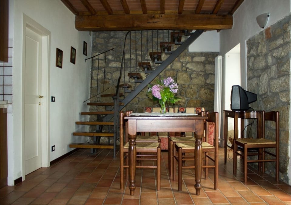 Room, Furniture, Building, Property, Floor, Interior Design, House, Wood Flooring, Hardwood, Table