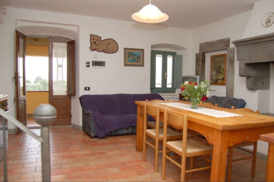 Room, Property, Furniture, Building, Floor, House, Interior Design, Table, Dining Room, Home