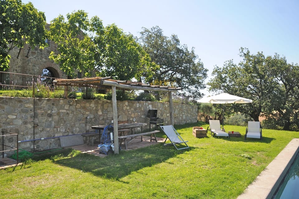 Property, Wall, House, Yard, Building, Real Estate, Home, Grass, Garden, Tree