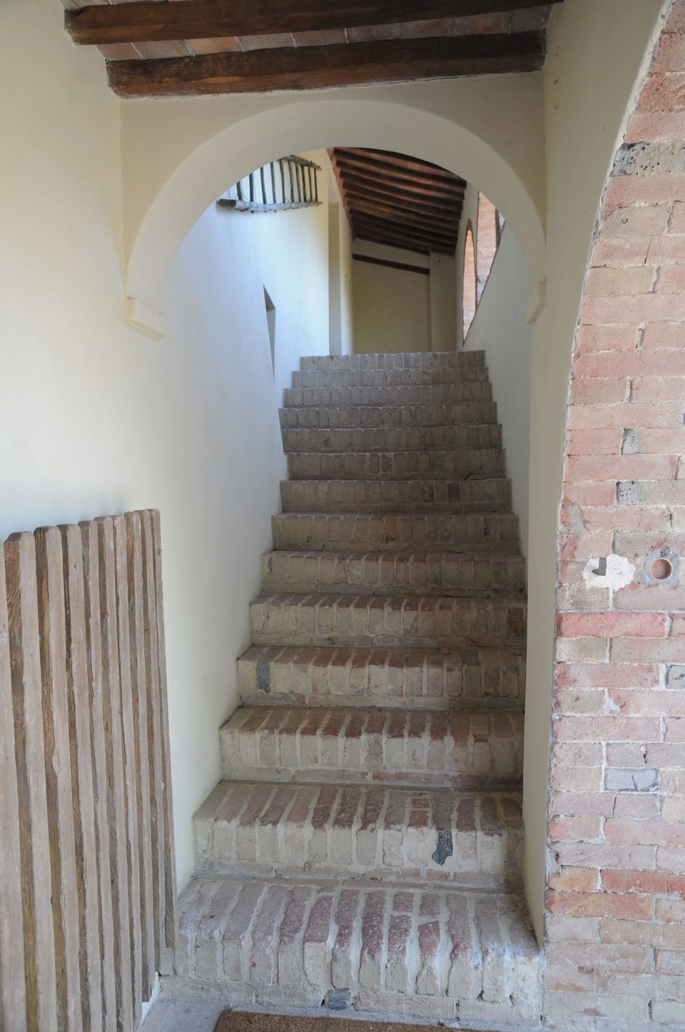 Stairs, Property, Handrail, Architecture, Wood, Room, House, Building, Baluster, Arch