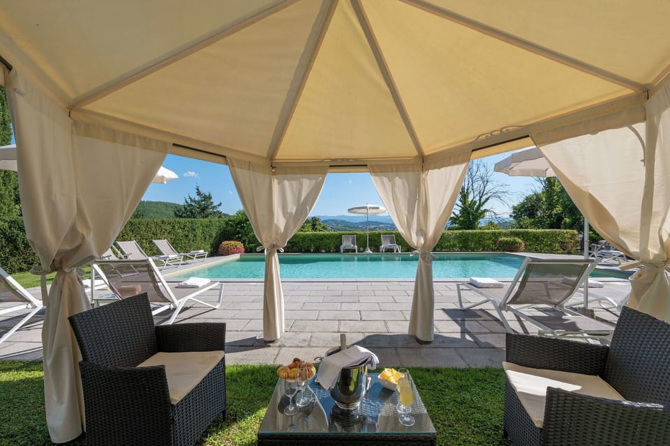 Building Exterior, Outdoor, Pool