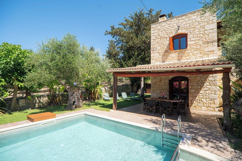 Balcony / Terrace / Patio, Building Exterior, Garden, Outdoor, Pool
