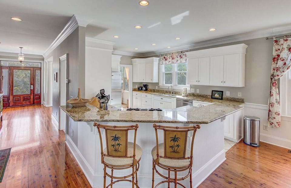 Kitchen with Breakfast Bar