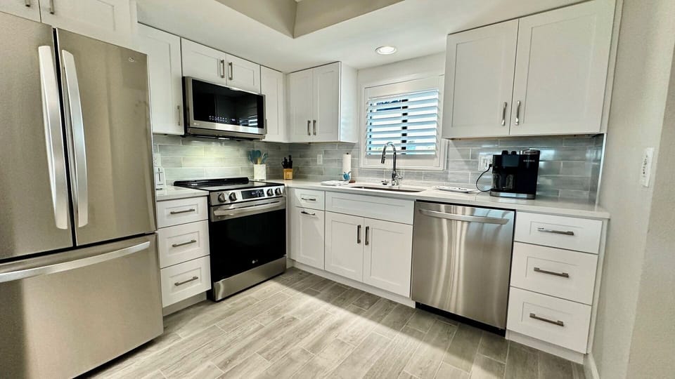 The fully-equipped kitchen has a Keurig-Drip Coffeemaker combo unit.