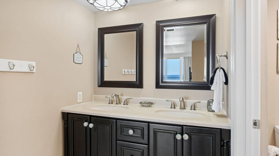 Master vanity area