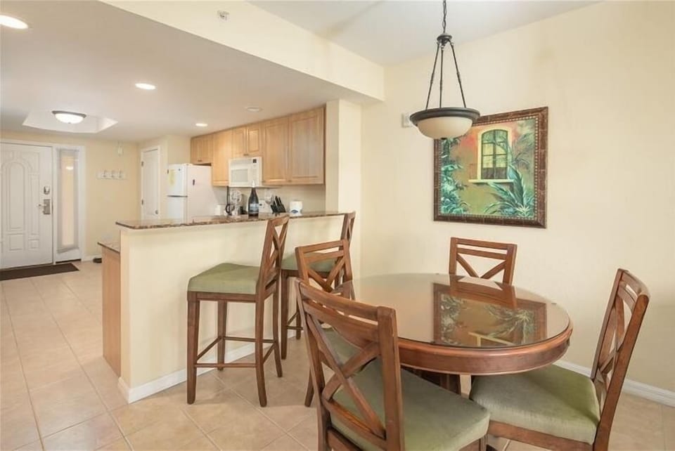 Dining and breakfast bar