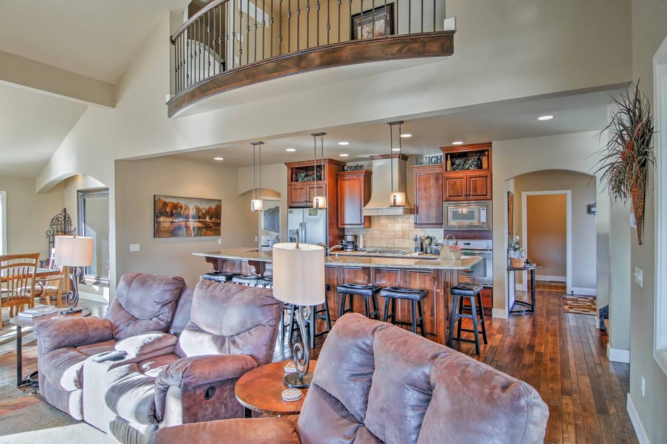 Living Area | Free WiFi | Cable TV | Gas Fireplace | 1st Floor
