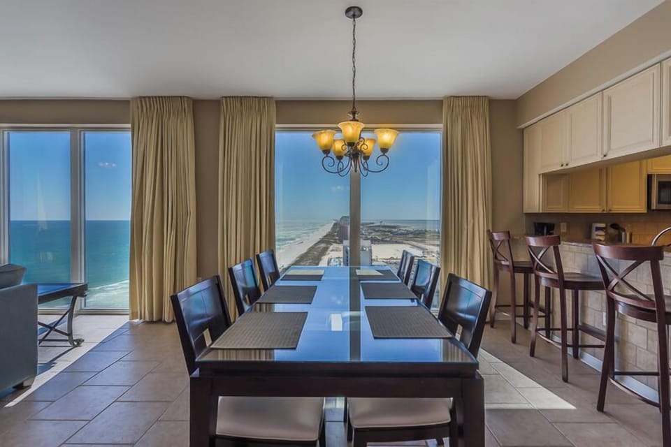 Dining and bar area