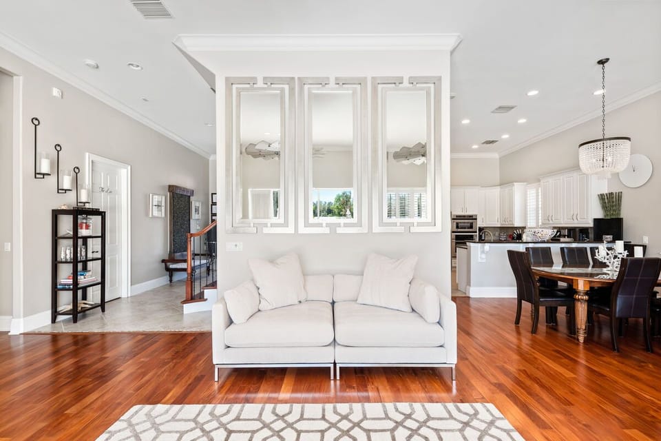 Large Spacious Main Living Area