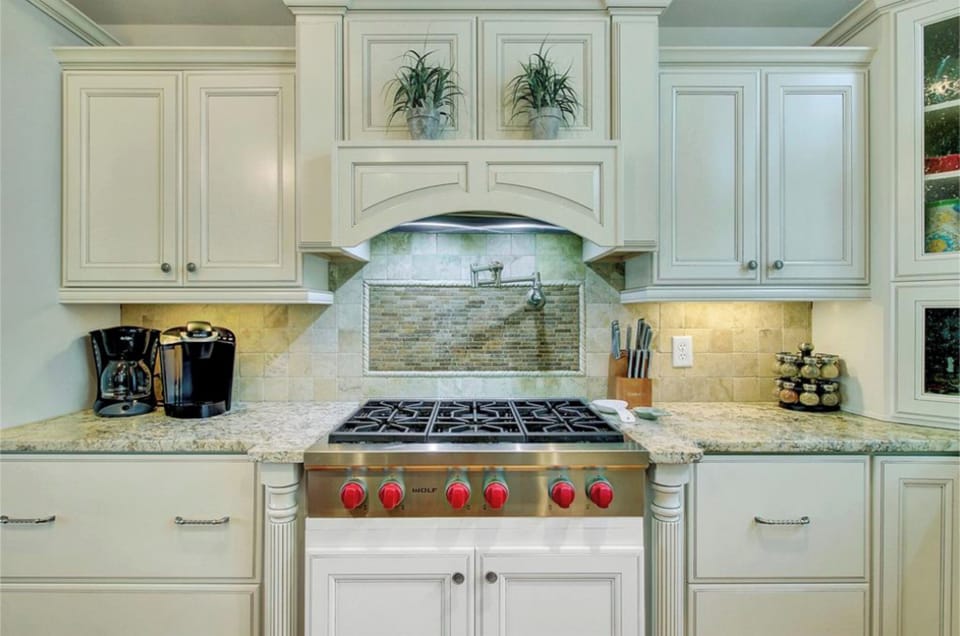Gourmet Kitchen - Gas Range - Keurig