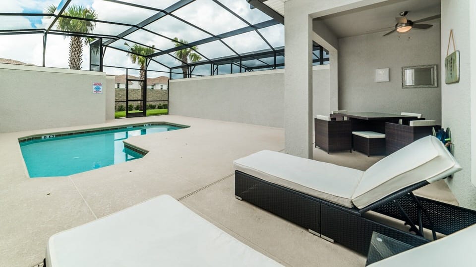 Pool/Deck
Faces North