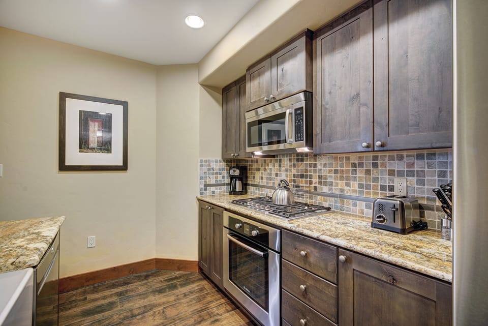 Indoors, Appliance, Microwave, Oven, Kitchen