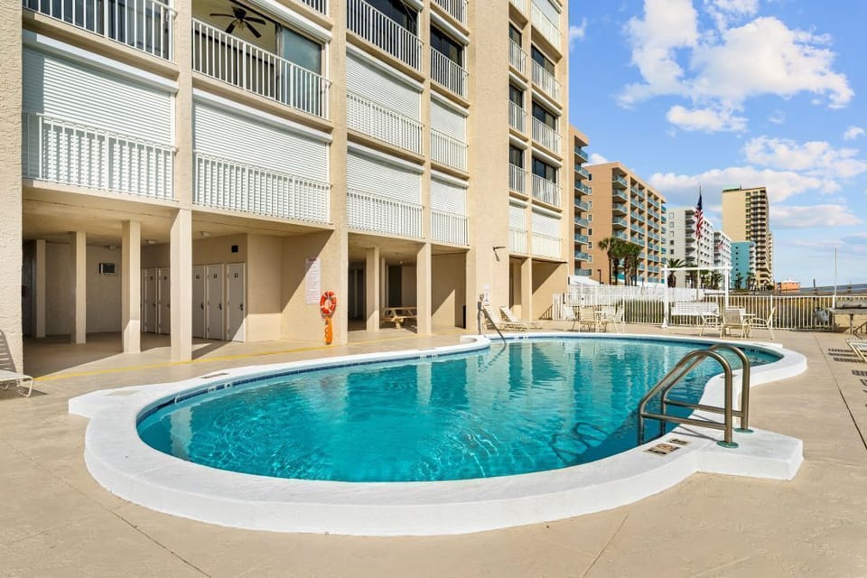 2 Edgewater Pool