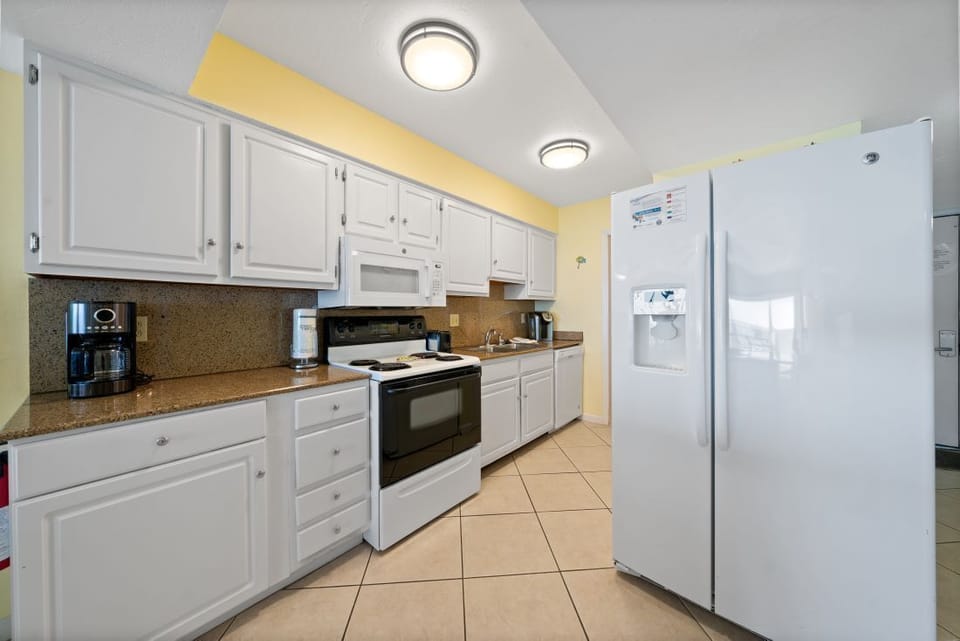 9 Edgewater 52 Kitchen
