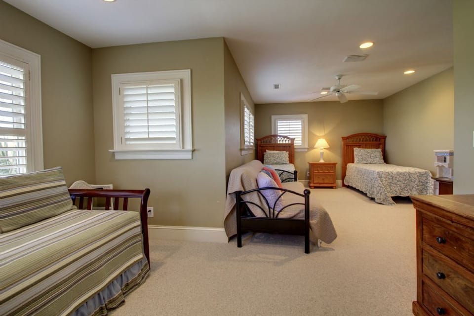 Bedroom 6 features two twin beds, a futon, and a day bed with a trundle.