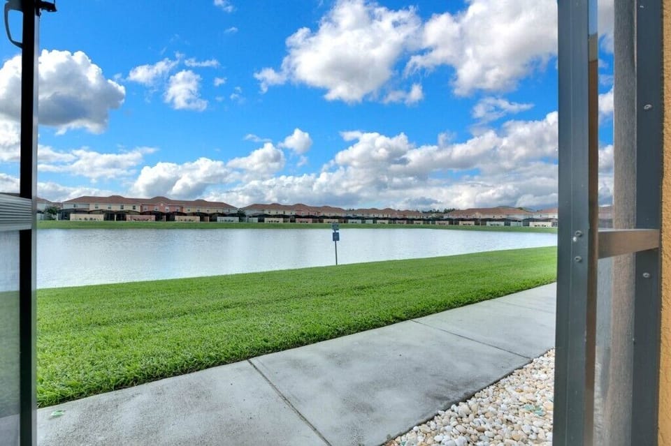 8881CandyPalmRdKissimmeeFL3474719Lake2