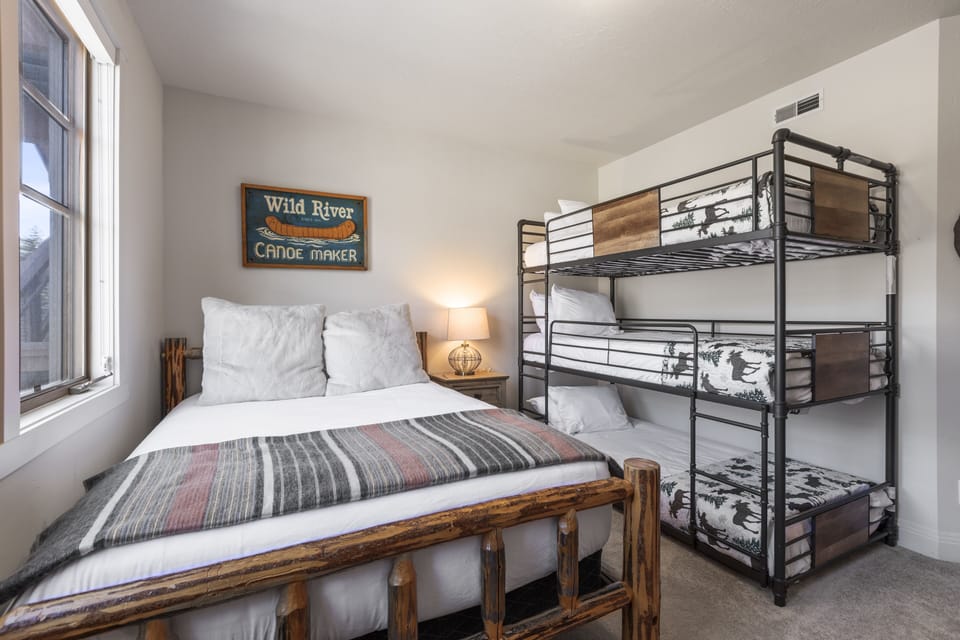 The three bedroom Town Pointe B205 condominium offers ski-in and out access to Town Lift and walking distance to Historic Main Street.