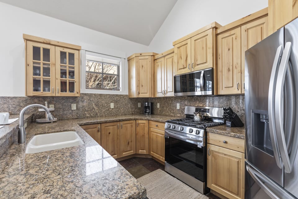 The three bedroom Town Pointe B205 condominium offers ski-in and out access to Town Lift and walking distance to Historic Main Street.