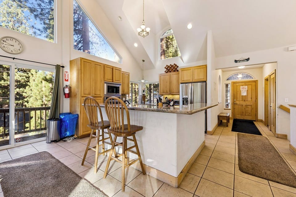 Counter Seating - Kitchen