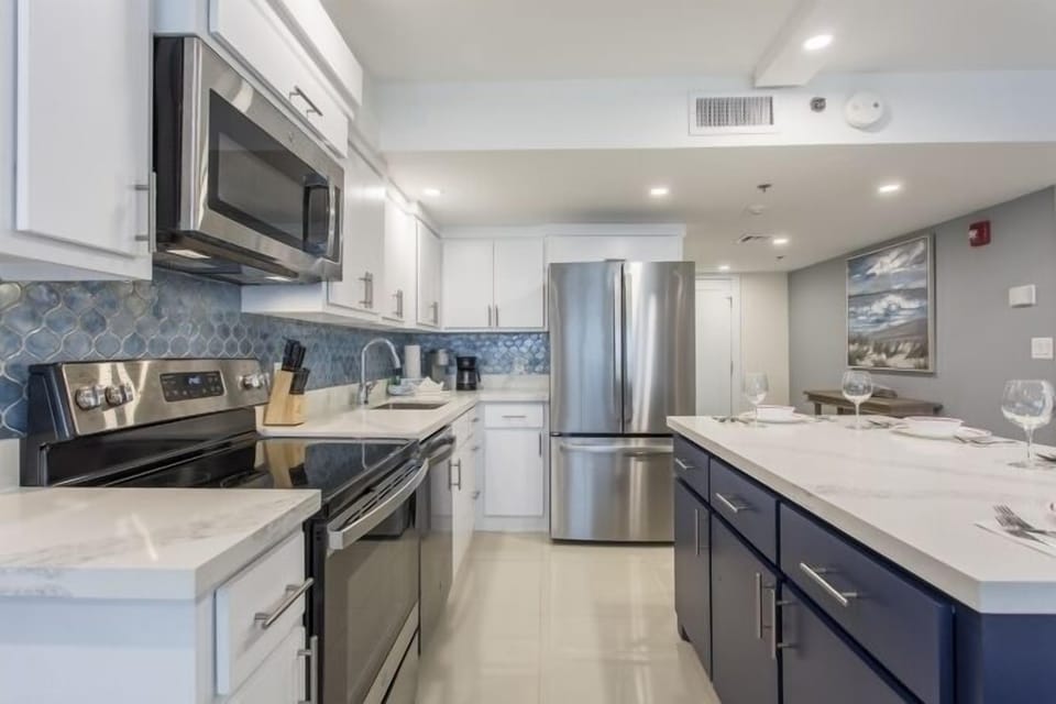 Cook like you're at home in our kitchen packed with full-size appliances. Cooking for your crew has never been more fun.