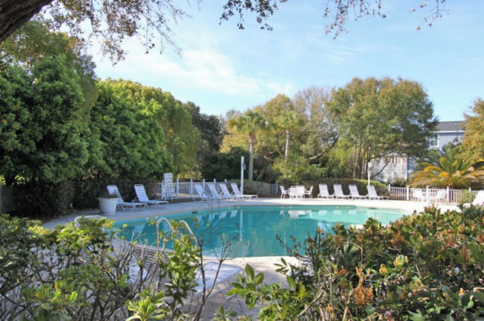 Access to the wonderful communal pool at Pelican Bay!