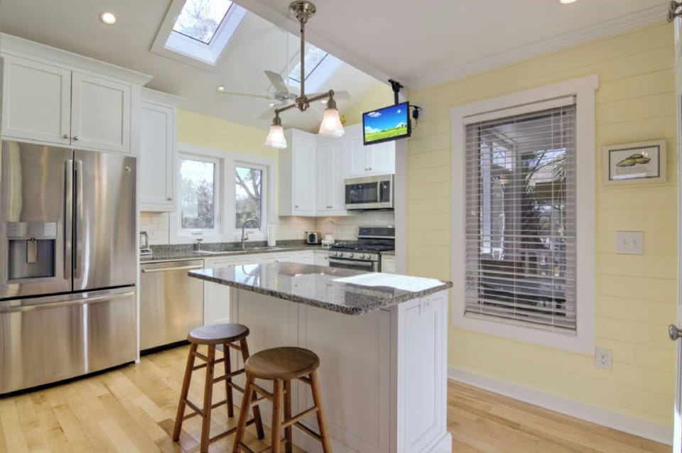 Breakfast bar in the kitchen area.