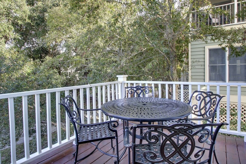Main Floor, Open Deck