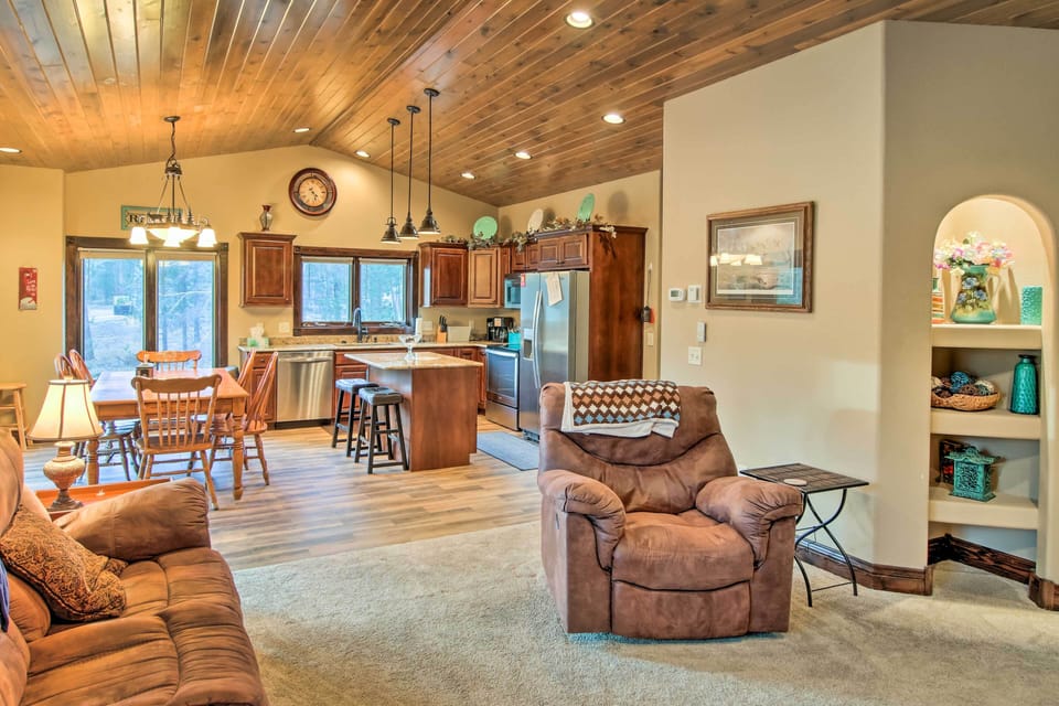Living Area | Free WiFi | Smart TV w/ Cable | Gas Fireplace
