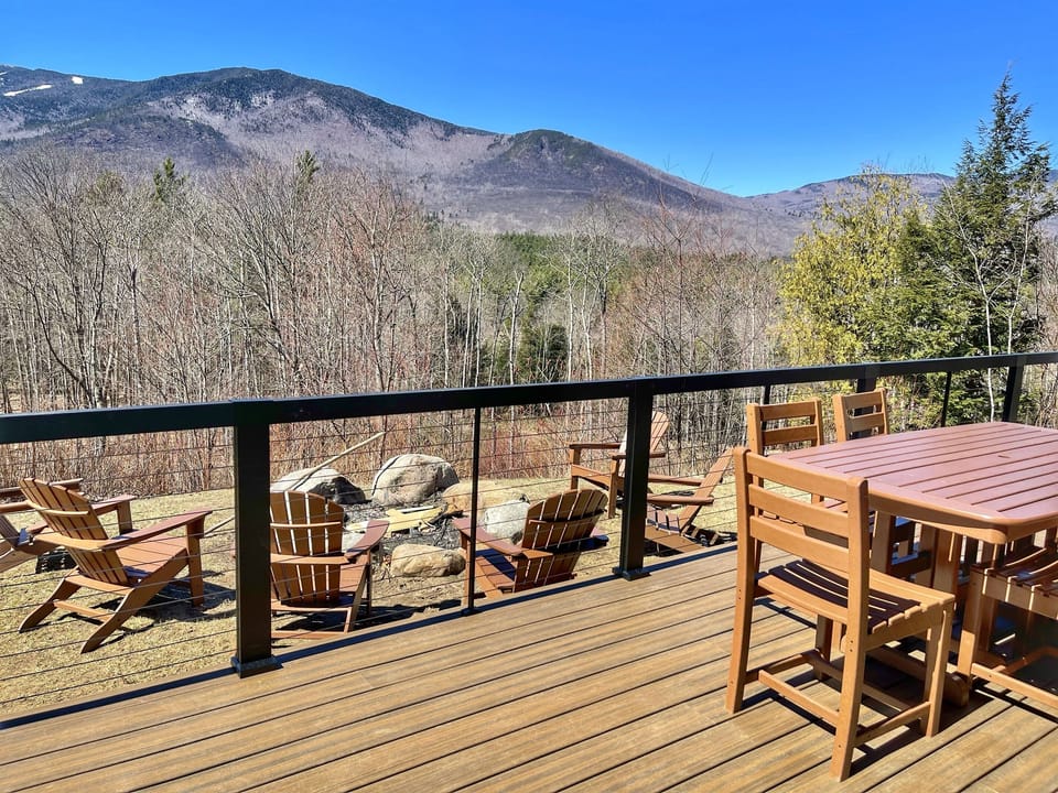 Enjoy morning coffee and afternoon drinks and meals with a view!