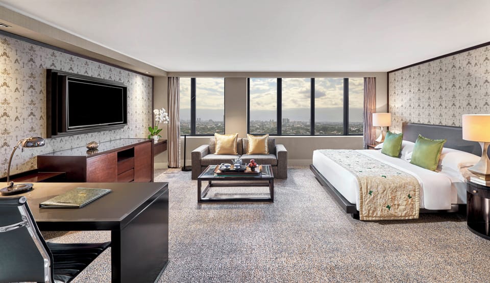 Deluxe Room, 1 King Bed | Premium bedding, down comforters, pillowtop beds, minibar