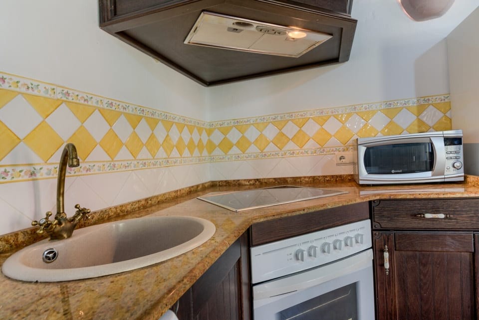 Kitchen countertop of El Palmeral and Los Naranjos country houses in Hacienda Roche Viejo in Conil