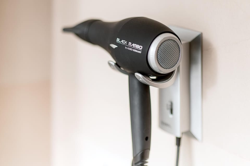 Basic Single Room | Bathroom | Shower, eco-friendly toiletries, hair dryer, towels