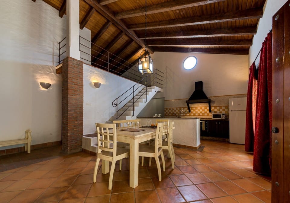 Table and chairs of El Olivo House in Hacienda Roche Viejo in Conil