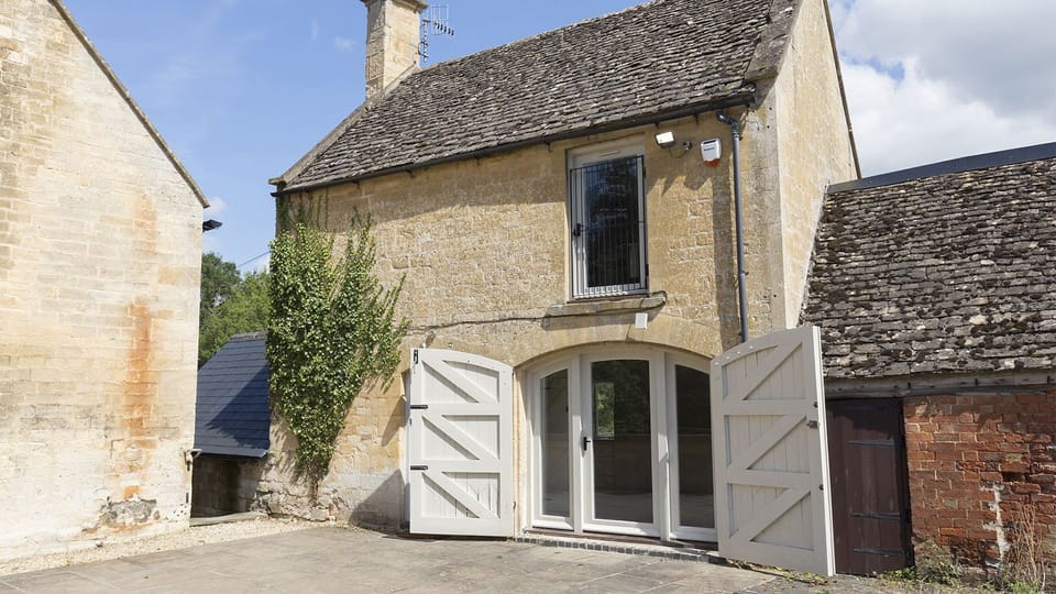 Bedroom Four, Almsbury Farmhouse at Sudeley Castle, Bolthole Retreats