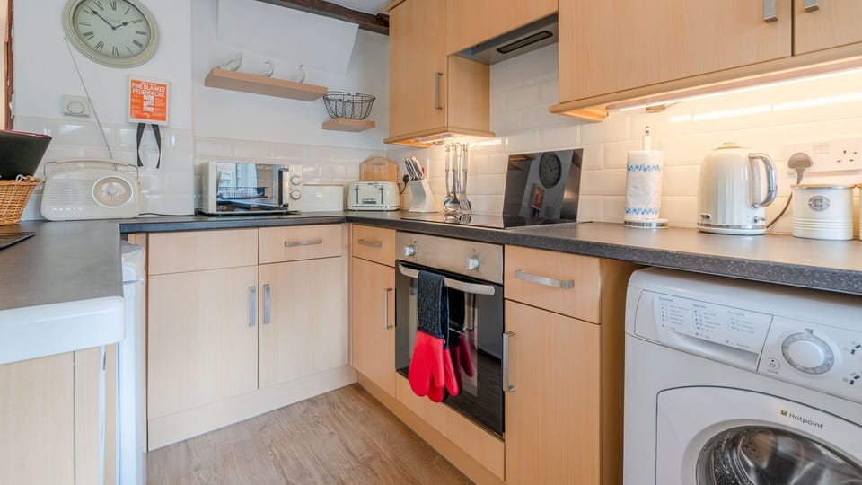 Kitchen, Forsythia Cottage, Bolthole Retreats